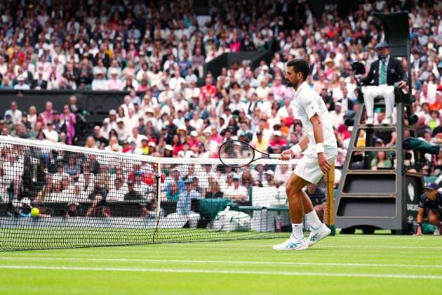 Novak Djokovic dejected by netting a simple volley during his fourth round match Wimbledon Tennis Championships, Day 8, The All England Lawn Tennis and Croquet Club, London, UK - 07 Jul 2025London The All England Lawn Tennis and United Kingdom  Copyright: xJavierxGarcia Shutterstockx 15387972o