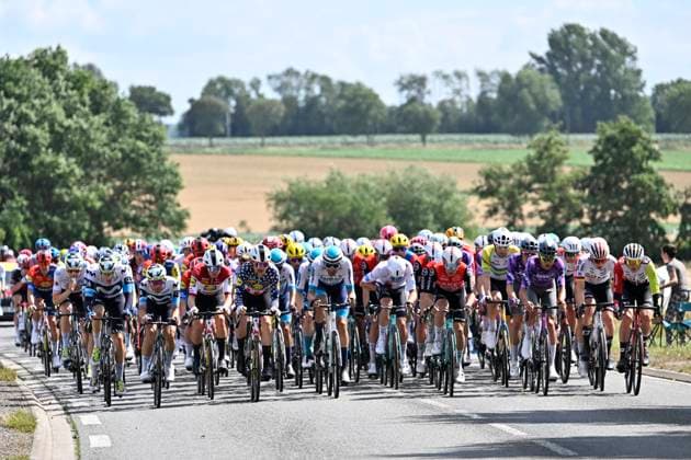 Tour de France 2025 Stage 3 DUINKERKE, FRANCE - JULY 07 : illustration picture peloton during stage 3 of the 112th edition of Tour de France an UCI World Tour 2.UWT cycling road race stage for Men Elite of 178 km with start in Valenciennes and finish in Duinkerke on July 7, 2025 in Duinkerke, France, 07 07 2025 ( Motordriver Kenny Verfaillie - Duinkerke France  Copyright: xJanxDexMeuleneirx