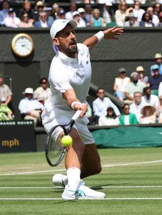Serbian Novak Djokovic plays a forehand in his fourth round match against Australia s Alex De Minaur on day eight of the 2025 Wimbledon Championships in London on Monday, July 07, 2025.  LON2025070717 HUGOxPHILPOTT