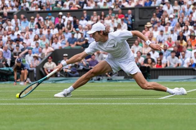 2025-07-07 Wimbledon 2025 LONDON, ENGLAND - JULY 7: Alex de Minaur of Australia during Wimbledon 2025 at All England Lawn Tennis & Croquet Club on July 7, 2025 in London, England. London All England Lawn Tennis & Croquet Club England Content not available for redistribution in The Netherlands directly or indirectly through any third parties. Copyright: xMarleenxFouchierx