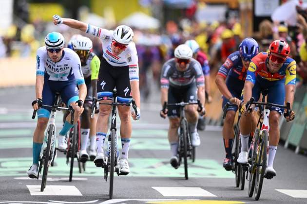 Tour de France 2025 Stage 3 DUINKERKE, FRANCE - JULY 07 : Merlier Tim (BEL) of Soudal Quick-Step wins, second place for Milan Jonathan (ITA) of Lidl - Trek, third place for Bauhaus Phil (GER) of Bahrain - Victorious during stage 3 of the 112th edition of Tour de France an UCI World Tour 2.UWT cycling road race stage for Men Elite of 178 km with start in Valenciennes and finish in Duinkerke on July 7, 2025 in Duinkerke, France, 07 07 2025 ( Motordriver Kenny Verfaillie - Duinkerke France  Copyright: xVincentxKalutx