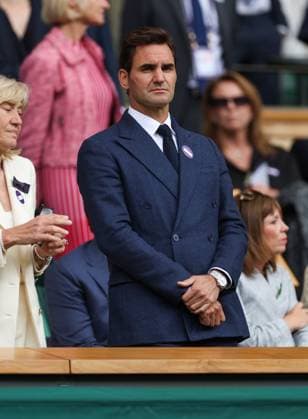 Roger Federer looks on as Novak Djokovic wins his Round of 16 match against Alex de Minaur Wimbledon Tennis Championships, Day 8, The All England Lawn Tennis and Croquet Club, London, UK - 07 Jul 2025London The All England Lawn Tennis and United Kingdom  Copyright: xEllaxLing Shutterstockx 15387974dj