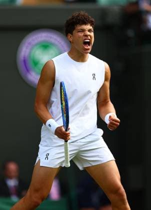 Ben Shelton during his Round of 16 Match Wimbledon Tennis Championships, Day 8, The All England Lawn Tennis and Croquet Club, London, UK - 07 Jul 2025London The All England Lawn Tennis and United Kingdom  Copyright: xJamesxMarsh Shutterstockx 15387973dk