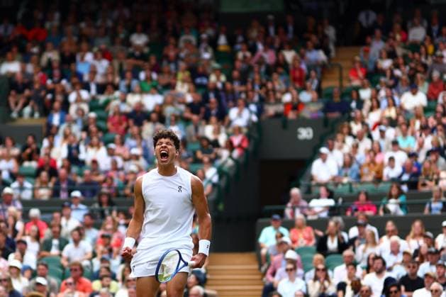 Ben Shelton celebrates during his fourth round match Wimbledon Tennis Championships, Day 8, The All England Lawn Tennis and Croquet Club, London, UK - 07 Jul 2025London The All England Lawn Tennis and United Kingdom  Copyright: xJamesxMarsh Shutterstockx 15387973ex