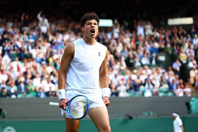 Ben Shelton celebrates during his fourth round match Wimbledon Tennis Championships, Day 8, The All England Lawn Tennis and Croquet Club, London, UK - 07 Jul 2025London The All England Lawn Tennis and United Kingdom  Copyright: xJamesxMarsh Shutterstockx 15387973fm