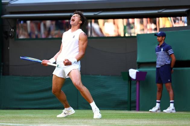 Ben Shelton celebrates victory in his fourth round match Wimbledon Tennis Championships, Day 8, The All England Lawn Tennis and Croquet Club, London, UK - 07 Jul 2025London The All England Lawn Tennis and United Kingdom  Copyright: xJamesxMarsh Shutterstockx 15387973ft