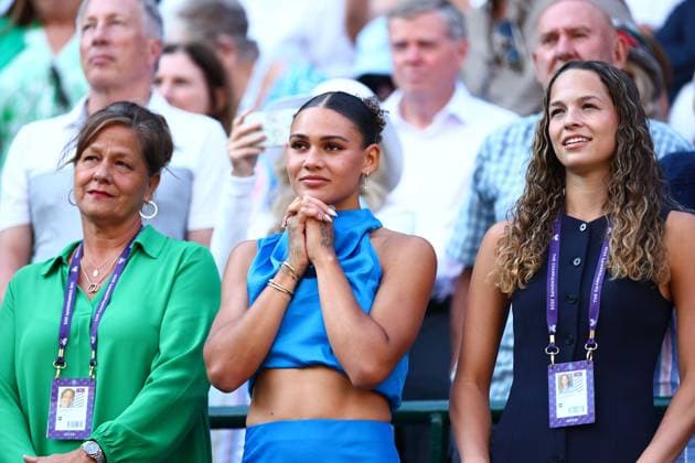 Lisa Shelton, Trinity Rodman and Emma Shelton celebrate the victory of Ben Shelton in his fourth round match Wimbledon Tennis Championships, Day 8, The All England Lawn Tennis and Croquet Club, London, UK - 07 Jul 2025London The All England Lawn Tennis and United Kingdom  Copyright: xJamesxMarsh Shutterstockx 15387973gi