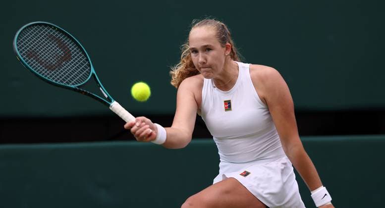 Mirra Andreeva plays a forehand in her fourth round match against American Emma Navarro on day eight of the 2025 Wimbledon Championships in London on Monday, July 07, 2025.  LON2025070778 HUGOxPHILPOTT