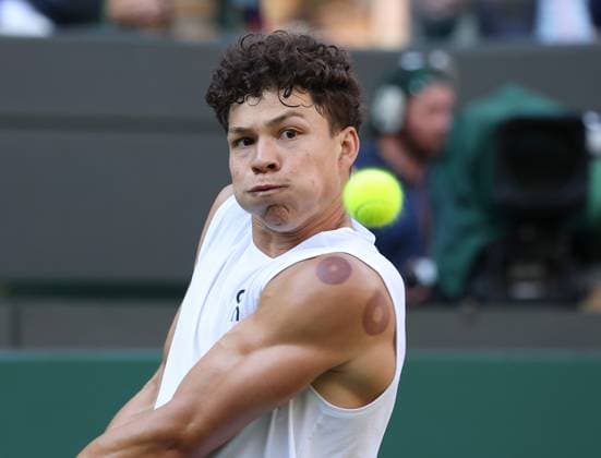 American Ben Shelton plays a backhand in his fourth round match against Italian Lorenzo Sonego on day eight of the 2025 Wimbledon Championships in London on Monday, July 07, 2025.  LON2025070764 HUGOxPHILPOTT