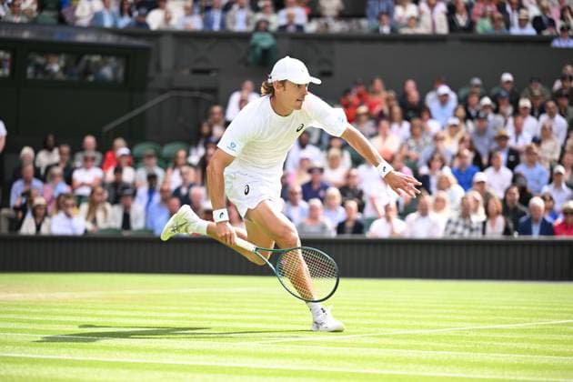 Wimbledon 2025 Day 8, Alex de Minaur v Novak Djokovic Wimbledon Championships 2025 Day 8, 07 07 25 Gentlemens’ Singles - Round of 16 Centre Court Alex de Minaur v Novak Djokovic Alex de Minaur in action  Copyright: xMarcxAspland ThexTimesx NINTCHDBPICT001008256339