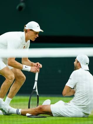 Concern from Jannik Sinner for Grigor Dimitrov who went down with an injury which forced him to retire despite being two sets up against the Italian top seed Wimbledon Tennis Championships, Day 9, The All England Lawn Tennis and Croquet Club, London, UK - 08 Jul 2025London The All England Lawn Tennis and United Kingdom  Copyright: xJavierxGarcia Shutterstockx 15389334s