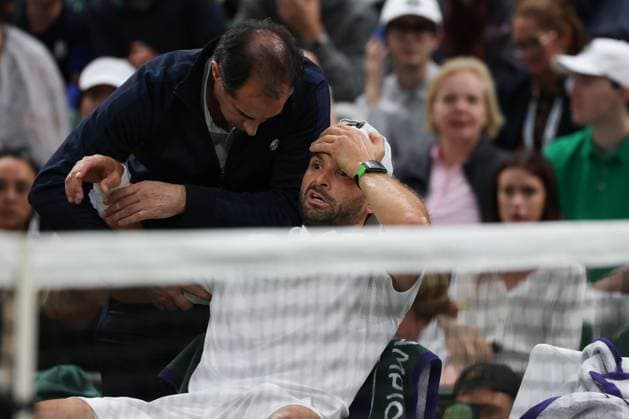 7th July 2025; All England Lawn Tennis and Croquet Club, London, England; Wimbledon Tennis Tournament, Day 8; Grigor Dimitrov (BUL) in severe pain while being seen by the Wimbledon Medical Team after damaging his pectoral muscle from serving to Jannik Sinner (ITA)  ActionPlus12811289 JohnxPatrickxFletcher