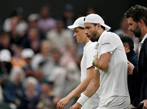 (250708) -- LONDON, July 8, 2025 -- Grigor Dimitrov (C) leaves the court after getting injured during the men s singles round of 16 match between Grigor Dimitrov of Bulgaria and Jannik Sinner of Italy at the Wimbledon Tennis Championships in London, Britain, July 7, 2025. ) (SP)BRITAIN-LONDON-TENNIS-WIMBLEDON-MEN S SINGLES LixYing 