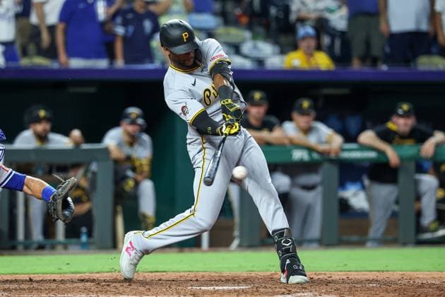 July 7, 2025: Pittsburgh Pirates center fielder Alexander Canario (29) hits an RBI single during the ninth inning against the Kansas City Royals at Kauffman Stadium in Kansas City, MO. CSM Kansas City United States of America - ZUMAc04_ 20250707_zma_c04_035 Copyright: xDavidxSmithx