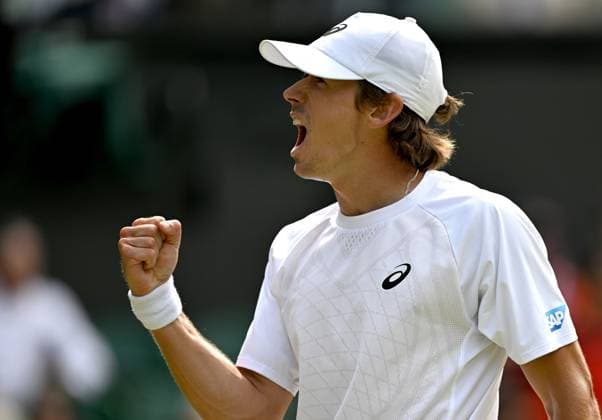 (250708) -- LONDON, July 8, 2025 -- Alex De Minaur reacts during the men s singles round of 16 match between Novak Djokovic of Serbia and Alex De Minaur of Australia at the Wimbledon Tennis Championships in London, Britain, July 7, 2025. ) (SP)BRITAIN-LONDON-TENNIS-WIMBLEDON-MEN S SINGLES LixYing 