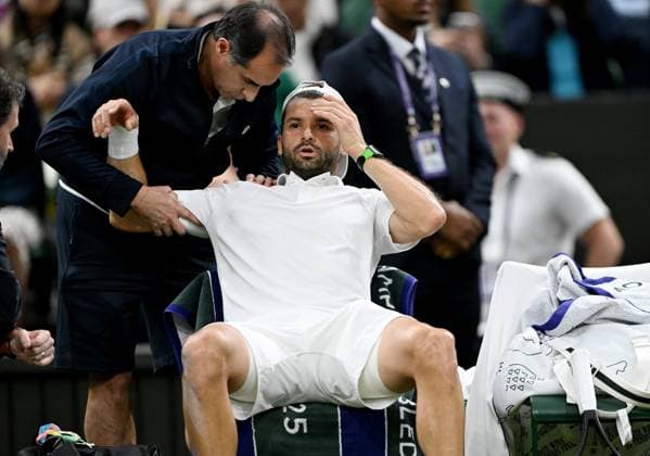 (250708) -- LONDON, July 8, 2025 -- Grigor Dimitrov (R) receives medical help after getting injured during the men s singles round of 16 match between Grigor Dimitrov of Bulgaria and Jannik Sinner of Italy at the Wimbledon Tennis Championships in London, Britain, July 7, 2025. ) (SP)BRITAIN-LONDON-TENNIS-WIMBLEDON-MEN S SINGLES LixYing 