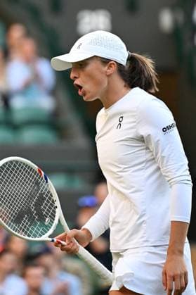 (250708) -- LONDON, July 8, 2025 -- Iga Swiatek reacts during the women s singles round of 8 match between Iga Swiatek of Poland and Clara Tauson of Denmark at the Wimbledon Tennis Championships in London, Britain, July 7, 2025. ) (SP)BRITAIN-LONDON-TENNIS-WIMBLEDON-WOMEN S SINGLES ZhaoxDingzhe 