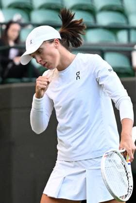(250708) -- LONDON, July 8, 2025 -- Iga Swiatek reacts during the women s singles round of 8 match between Iga Swiatek of Poland and Clara Tauson of Denmark at the Wimbledon Tennis Championships in London, Britain, July 7, 2025. ) (SP)BRITAIN-LONDON-TENNIS-WIMBLEDON-WOMEN S SINGLES ZhaoxDingzhe 