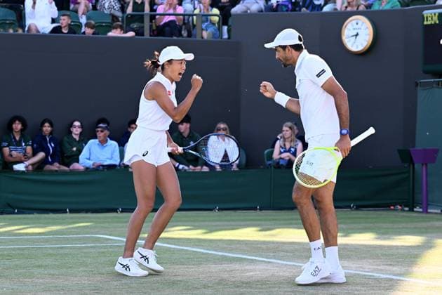 (250708) -- LONDON, July 8, 2025 -- Zhang Shuai (L) celebrates with Marcelo Arevalo during the mixed doubles quarter final match between Zhang Shuai (China) Marcelo Arevalo (El Salvador) and Desirae Krawczyk (USA) Olivia Gadecki (Australia) at the Wimbledon Tennis Championships in London, Britain, July 7, 2025. ) (SP)BRITAIN-LONDON-TENNIS-WIMBLEDON-MIXED DOUBLES ZhaoxDingzhe 