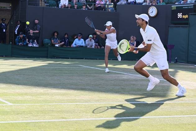 (250708) -- LONDON, July 8, 2025 -- Zhang Shuai (L) Marcelo Arevalo compete during the mixed doubles quarter final match between Zhang Shuai (China) Marcelo Arevalo (El Salvador) and Desirae Krawczyk (USA) Olivia Gadecki (Australia) at the Wimbledon Tennis Championships in London, Britain, July 7, 2025. ) (SP)BRITAIN-LONDON-TENNIS-WIMBLEDON-MIXED DOUBLES ZhaoxDingzhe 