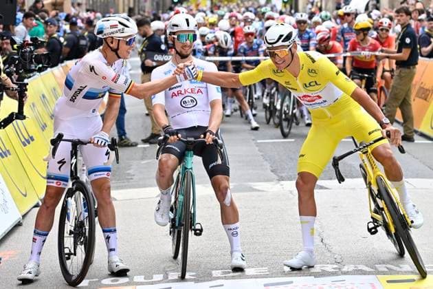 Tour de France 2025 Stage 4 ROUEN, FRANCE - JULY 08 : Merlier Tim (BEL) of Soudal Quick-Step, Vauquelin Kevin (FRA) of Arkea - B&B Hotels, Van der Poel Mathieu (NED) of Alpecin - Deceuninck during stage 4 of the 112th edition of Tour de France an UCI World Tour 2.UWT cycling road race stage for Men Elite of 173 km with start in Amiens Metropole and finish in Rouen on July 8, 2025 in Rouen, France, 08 07 2025 ( Motordriver Kenny Verfaillie - Rouen France  Copyright: xJanxDexMeuleneirx
