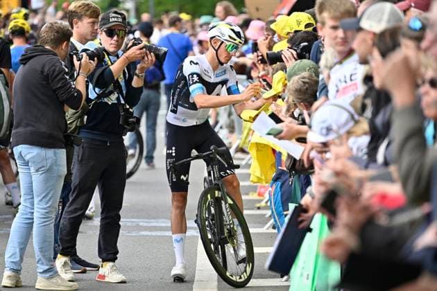 Tour de France 2025 Stage 4 ROUEN, FRANCE - JULY 08 : Mas Enric (ESP) of Movistar Team during stage 4 of the 112th edition of Tour de France an UCI World Tour 2.UWT cycling road race stage for Men Elite of 173 km with start in Amiens Metropole and finish in Rouen on July 8, 2025 in Rouen, France, 08 07 2025 ( Motordriver Kenny Verfaillie - Rouen France  Copyright: xJanxDexMeuleneirx