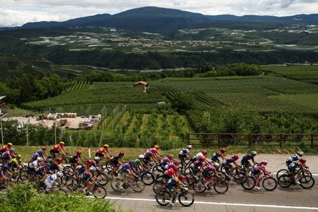 The pack rides during the 3rd stage of the Giro d™Italia Women, from Vezza d™Oglio to Trento, Italy Tuesday, July 08, 2025. - cycling .  Copyright: xAGrcoxAlpozzi LaPressex