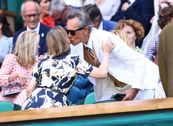 Jodie Foster and Richard E Grant in the Royal Box on Centre Court Wimbledon Tennis Championships, Day 9, The All England Lawn Tennis and Croquet Club, London, UK - 08 Jul 2025London The All England Lawn Tennis and United Kingdom  Copyright: xJamesxMarsh Shutterstockx 15389336p