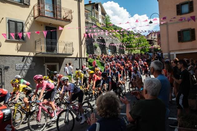 CICLISMO - Giro d Italia - Giro d Italia Women - Stage 2 - Clusone Aprica Giro Women through Clusone s streets Aprica Italy  Copyright: xIPAxSport ABACAx