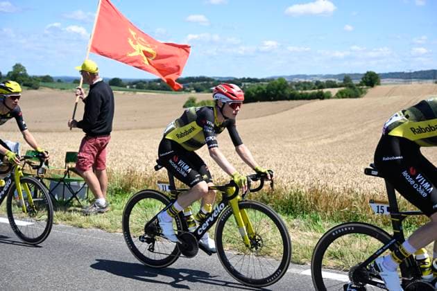 Tour de France 2025 Stage 4 ROUEN, FRANCE - JULY 08 : Vingegaard Jonas (DEN) of Team Visma Lease a Bike during stage 4 of the 112th edition of Tour de France an UCI World Tour 2.UWT cycling road race stage for Men Elite of 173 km with start in Amiens Metropole and finish in Rouen on July 8, 2025 in Rouen, France, 08 07 2025 ( Motordriver Kenny Verfaillie - Rouen France  Copyright: xJanxDexMeuleneirx