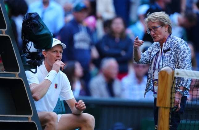 Championship Referee Denise Parnell informs Jannik Sinner that the roof was going to be closed over Centre Court after he lost the second to Grigor Dimitrov Wimbledon Tennis Championships, Day 9, The All England Lawn Tennis and Croquet Club, London, UK - 08 Jul 2025London The All England Lawn Tennis and United Kingdom  Copyright: xJavierxGarcia Shutterstockx 15389334ar