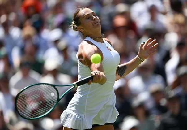 (250708) -- LONDON, July 8, 2025 -- Aryna Sabalenka hits a return during the women s singles quarterfinal match between Aryna Sabalenka of Belarus and Laura Siegemund of Germany at the Wimbledon Tennis Championships in London, Britain, July 8, 2025. ) (SP)BRITAIN-LONDON-TENNIS-WIMBLEDON-WOMEN S SINGLES LixYing 