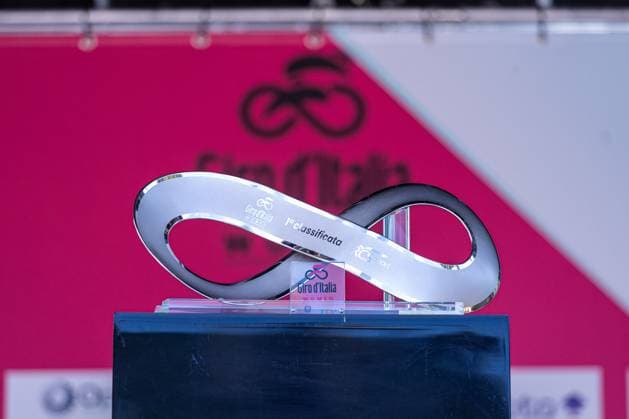 Giro Women 2025 Trophy during Giro d Italia Women - Stage 3 - Vezza d Oglio Trento, Giro d Italia race in Trento, Italy, July 08 2025  Copyright: xTommasoxBerardi IPAxSportx xipa-agency.netx xx IPA_60132404 IPA_Agency_IPA60132404