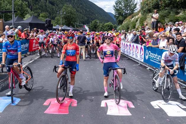Soraya Paladin, Dilixyne Miermont, Anna Henderson and Antonia Niedermaier during Giro d Italia Women - Stage 3 - Vezza d Oglio Trento, Giro d Italia race in Trento, Italy, July 08 2025  Copyright: xTommasoxBerardi IPAxSportx xipa-agency.netx xx IPA_60132440 IPA_Agency_IPA60132440