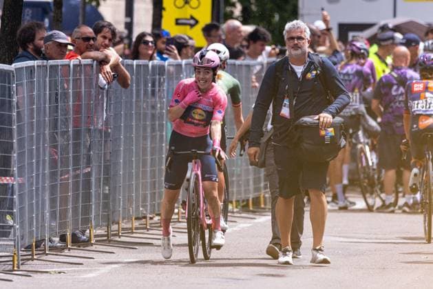 Anna Henderson keeping the Pink Jersey during Giro d Italia Women - Stage 3 - Vezza d Oglio Trento, Giro d Italia race in Trento, Italy, July 08 2025  Copyright: xTommasoxBerardi IPAxSportx xipa-agency.netx xx IPA_60132450 IPA_Agency_IPA60132450