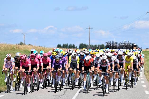 Tour de France 2025 Stage 4 ROUEN, FRANCE - JULY 08 : illustration picture peloton during stage 4 of the 112th edition of Tour de France an UCI World Tour 2.UWT cycling road race stage for Men Elite of 173 km with start in Amiens Metropole and finish in Rouen on July 8, 2025 in Rouen, France, 08 07 2025 ( Motordriver Kenny Verfaillie - Rouen France  Copyright: xJanxDexMeuleneirx