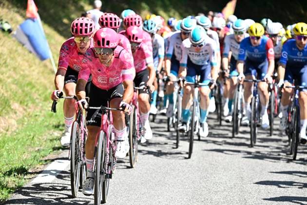 Tour de France 2025 Stage 4 ROUEN, FRANCE - JULY 08 : riders of Ef Education-Easypost during stage 4 of the 112th edition of Tour de France an UCI World Tour 2.UWT cycling road race stage for Men Elite of 173 km with start in Amiens Metropole and finish in Rouen on July 8, 2025 in Rouen, France, 08 07 2025 ( Motordriver Kenny Verfaillie - Rouen France  Copyright: xJanxDexMeuleneirx