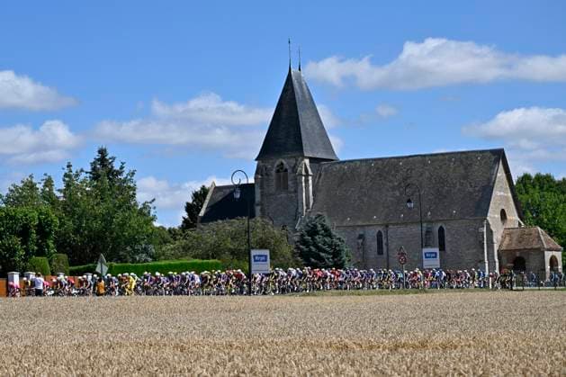 Tour de France 2025 Stage 4 ROUEN, FRANCE - JULY 08 : illustration picture peloton during stage 4 of the 112th edition of Tour de France an UCI World Tour 2.UWT cycling road race stage for Men Elite of 173 km with start in Amiens Metropole and finish in Rouen on July 8, 2025 in Rouen, France, 08 07 2025 ( Motordriver Kenny Verfaillie - Rouen France  Copyright: xJanxDexMeuleneirx