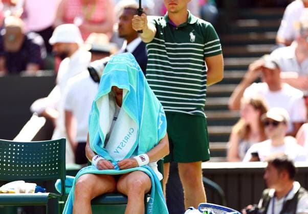 Laura Siegemund cools down between games during her quarter final match Wimbledon Tennis Championships, Day 9, The All England Lawn Tennis and Croquet Club, London, UK - 08 Jul 2025London The All England Lawn Tennis and United Kingdom  Copyright: xJamesxMarsh Shutterstockx 15389336cw