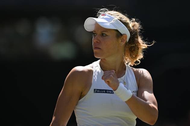 (250708) -- LONDON, July 8, 2025 -- Laura Siegemund celebrates during the women s singles quarterfinal match between Aryna Sabalenka of Belarus and Laura Siegemund of Germany at the Wimbledon Tennis Championships in London, Britain, July 8, 2025. ) (SP)BRITAIN-LONDON-TENNIS-WIMBLEDON-WOMEN S SINGLES LixYing 