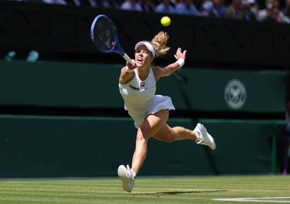 Wimbledon Championships 2025 AELTC, Day Five London, UK - 08 07 2025 Laura Siegemund (GER) in action during her quarter final match against Aryna Sabalenka in the 2025 Wimbledon Championships London Wimbledon London GBR, UK NEWSPAPERS OUT Copyright: xMarkxGreenwoodx