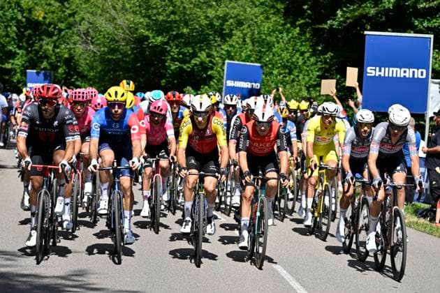 Tour de France 2025 Stage 4 ROUEN, FRANCE - JULY 08 : illustration picture peloton during stage 4 of the 112th edition of Tour de France an UCI World Tour 2.UWT cycling road race stage for Men Elite of 173 km with start in Amiens Metropole and finish in Rouen on July 8, 2025 in Rouen, France, 08 07 2025 ( Motordriver Kenny Verfaillie - Rouen France  Copyright: xJanxDexMeuleneirx
