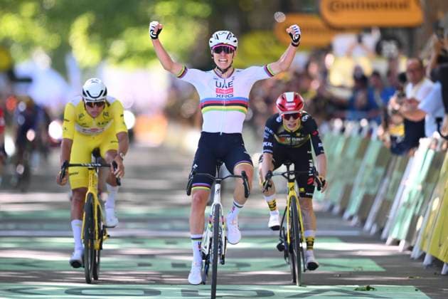 Tour de France 2025 Stage 4 ROUEN, FRANCE - JULY 08 : Pogacar Tadej (SLO) of UAE Team Emirates wins, second place for Van der Poel Mathieu (NED) of Alpecin - Deceuninck, third place for Vingegaard Jonas (DEN) of Team Visma Lease a Bike during stage 4 of the 112th edition of Tour de France an UCI World Tour 2.UWT cycling road race stage for Men Elite of 173 km with start in Amiens Metropole and finish in Rouen on July 8, 2025 in Rouen, France, 08 07 2025 ( Motordriver Kenny Verfaillie - Rouen France  Copyright: xVincentxKalutx