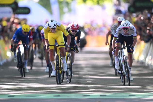 Tour de France 2025 Stage 4 ROUEN, FRANCE - JULY 08 : Pogacar Tadej (SLO) of UAE Team Emirates wins, second place for Van der Poel Mathieu (NED) of Alpecin - Deceuninck, third place for Vingegaard Jonas (DEN) of Team Visma Lease a Bike during stage 4 of the 112th edition of Tour de France an UCI World Tour 2.UWT cycling road race stage for Men Elite of 173 km with start in Amiens Metropole and finish in Rouen on July 8, 2025 in Rouen, France, 08 07 2025 ( Motordriver Kenny Verfaillie - Rouen France  Copyright: xVincentxKalutx
