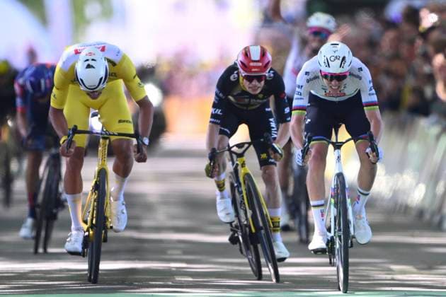 Tour de France 2025 Stage 4 ROUEN, FRANCE - JULY 08 : Pogacar Tadej (SLO) of UAE Team Emirates wins, second place for Van der Poel Mathieu (NED) of Alpecin - Deceuninck, third place for Vingegaard Jonas (DEN) of Team Visma Lease a Bike during stage 4 of the 112th edition of Tour de France an UCI World Tour 2.UWT cycling road race stage for Men Elite of 173 km with start in Amiens Metropole and finish in Rouen on July 8, 2025 in Rouen, France, 08 07 2025 ( Motordriver Kenny Verfaillie - Rouen France  Copyright: xVincentxKalutx