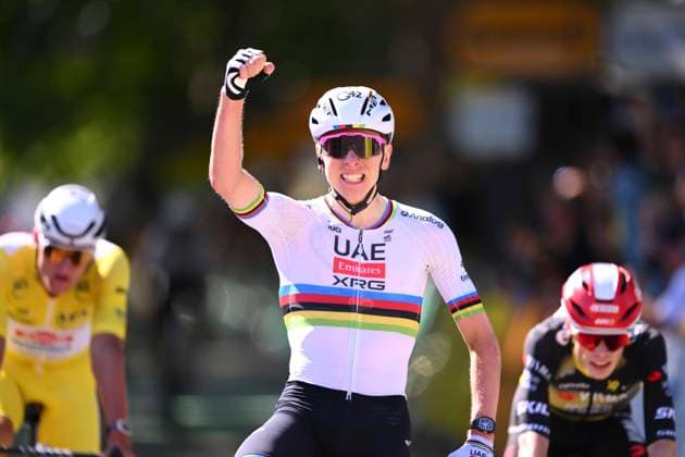 Tour de France 2025 Stage 4 ROUEN, FRANCE - JULY 08 : Pogacar Tadej (SLO) of UAE Team Emirates wins, second place for Van der Poel Mathieu (NED) of Alpecin - Deceuninck, third place for Vingegaard Jonas (DEN) of Team Visma Lease a Bike during stage 4 of the 112th edition of Tour de France an UCI World Tour 2.UWT cycling road race stage for Men Elite of 173 km with start in Amiens Metropole and finish in Rouen on July 8, 2025 in Rouen, France, 08 07 2025 ( Motordriver Kenny Verfaillie - Rouen France  Copyright: xVincentxKalutx