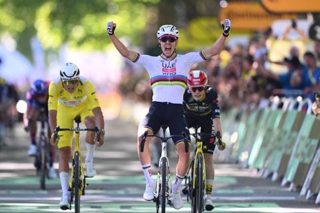 Tour de France 2025 Stage 4 ROUEN, FRANCE - JULY 08 : Pogacar Tadej (SLO) of UAE Team Emirates wins, second place for Van der Poel Mathieu (NED) of Alpecin - Deceuninck, third place for Vingegaard Jonas (DEN) of Team Visma Lease a Bike during stage 4 of the 112th edition of Tour de France an UCI World Tour 2.UWT cycling road race stage for Men Elite of 173 km with start in Amiens Metropole and finish in Rouen on July 8, 2025 in Rouen, France, 08 07 2025 ( Motordriver Kenny Verfaillie - Rouen France  Copyright: xVincentxKalutx