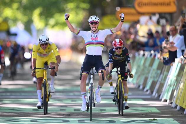 Tour de France 2025 Stage 4 ROUEN, FRANCE - JULY 08 : Pogacar Tadej (SLO) of UAE Team Emirates wins, second place for Van der Poel Mathieu (NED) of Alpecin - Deceuninck, third place for Vingegaard Jonas (DEN) of Team Visma Lease a Bike during stage 4 of the 112th edition of Tour de France an UCI World Tour 2.UWT cycling road race stage for Men Elite of 173 km with start in Amiens Metropole and finish in Rouen on July 8, 2025 in Rouen, France, 08 07 2025 ( Motordriver Kenny Verfaillie - Rouen France  Copyright: xVincentxKalutx