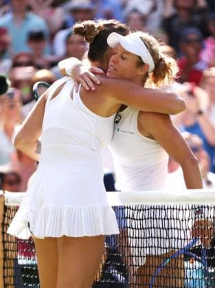 Aryna Sabalenka celebrates victory in her quarter final match against Laura Siegemund Wimbledon Tennis Championships, Day 9, The All England Lawn Tennis and Croquet Club, London, UK - 08 Jul 2025London The All England Lawn Tennis and United Kingdom  Copyright: xEllaxLing Shutterstockx 15389337cy