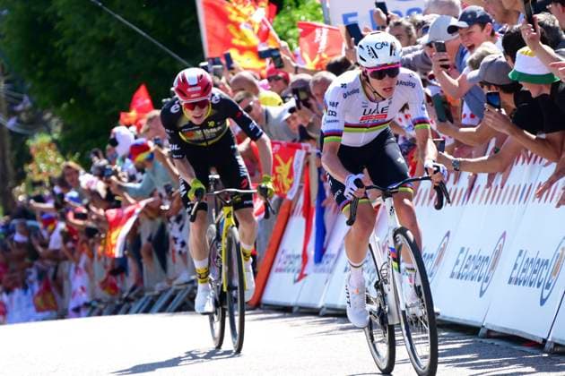 Tour de France 2025 Stage 4 ROUEN, FRANCE - JULY 08 : Pogacar Tadej (SLO) of UAE Team Emirates, Vingegaard Jonas (DEN) of Team Visma Lease a Bike during stage 4 of the 112th edition of Tour de France an UCI World Tour 2.UWT cycling road race stage for Men Elite of 173 km with start in Amiens Metropole and finish in Rouen on July 8, 2025 in Rouen, France, 08 07 2025 ( Motordriver Kenny Verfaillie - Rouen France  Copyright: xBernardxPaponx